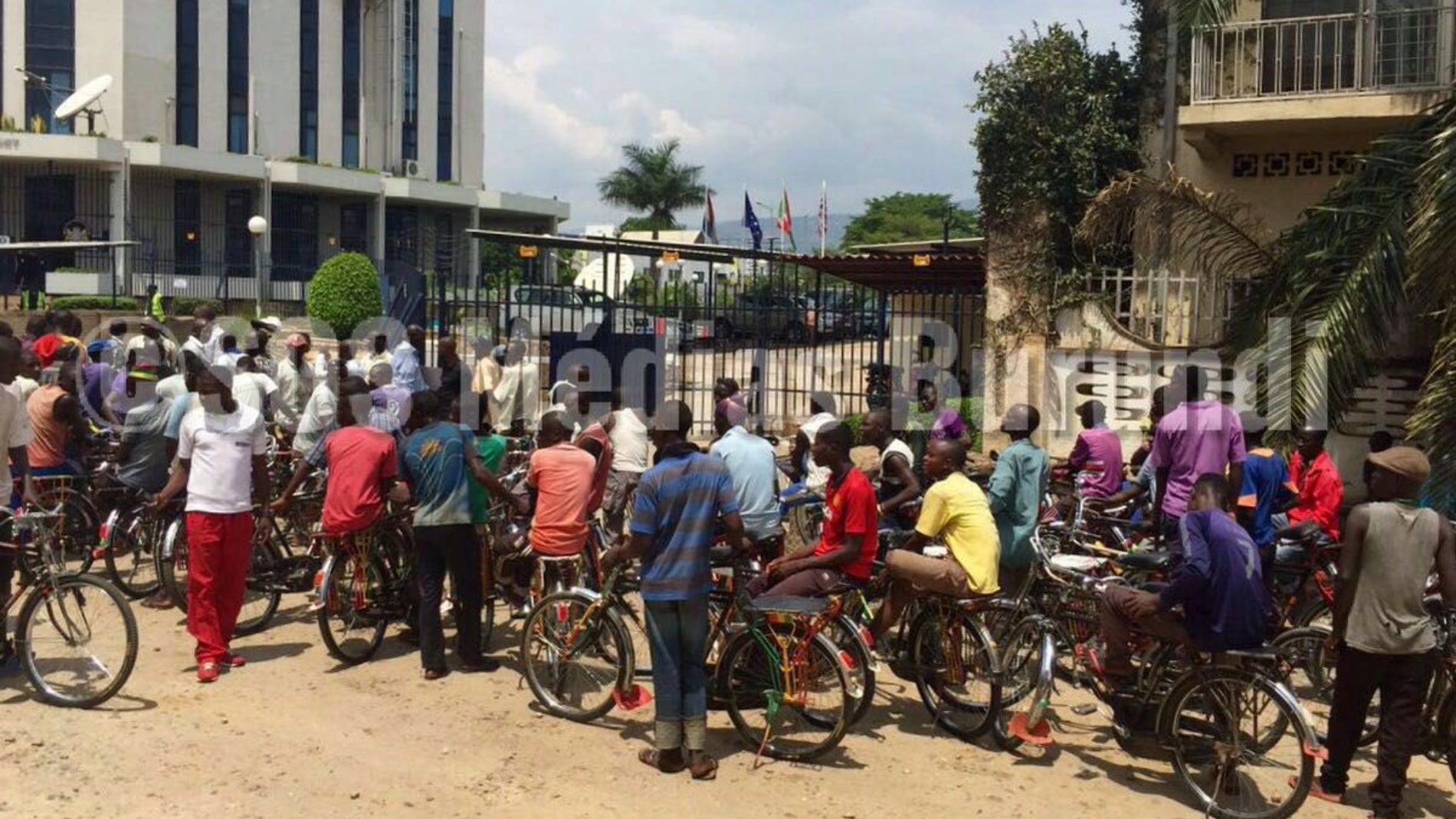 Bujumbura: des conducteurs de taxi vélo  réclament leur paie pour avoir participer à la manifestation de ce samedi
