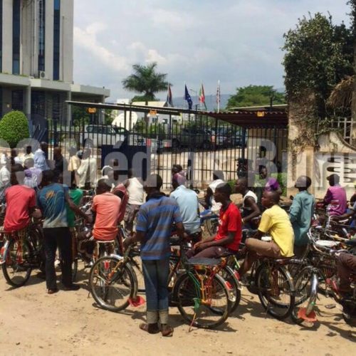 Bujumbura: des conducteurs de taxi vélo  réclament leur paie pour avoir participer à la manifestation de ce samedi