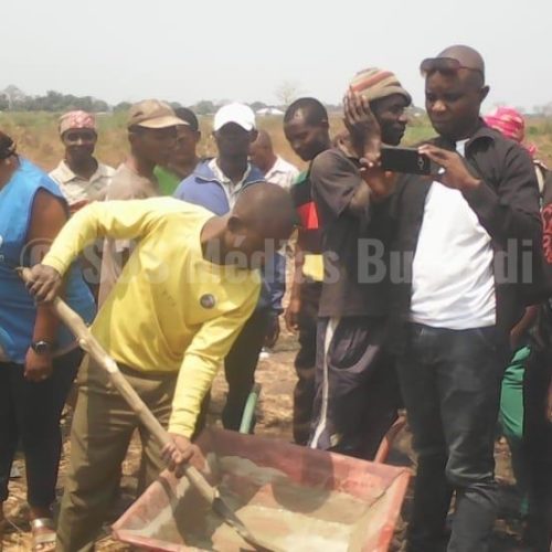 Mulongwe (RDC): construction de nouvelles salles de classe pour accueillir des écoliers réfugiés burundais