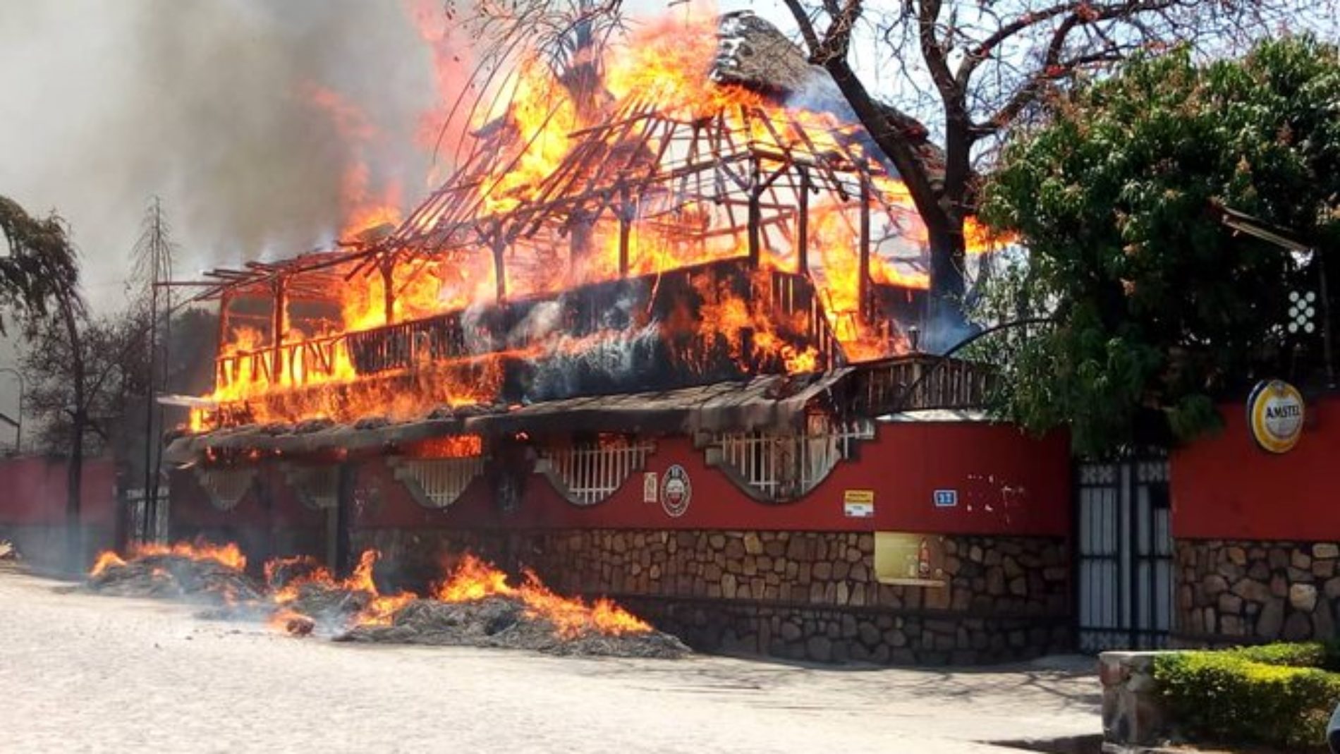 Rohero I et II (Bujumbura Mairie) : Deux bars réduits en cendres