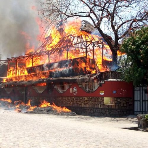 Rohero I et II (Bujumbura Mairie) : Deux bars réduits en cendres