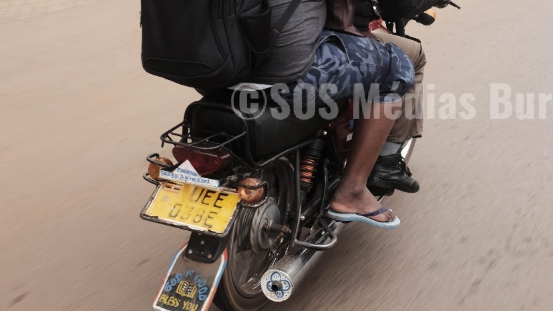 Kampala: le transport  à moto, un des métiers faits par des jeunes réfugiés burundais