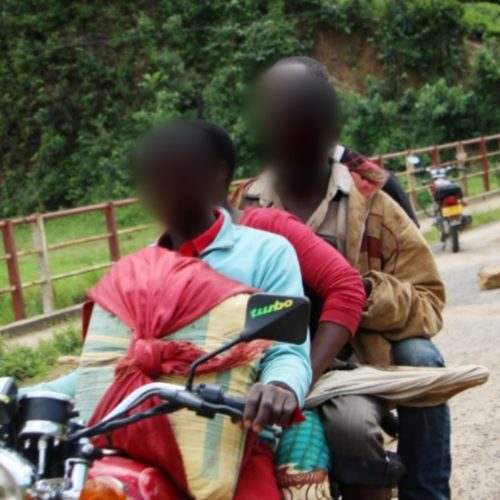 Cibitoke : le ministre Ndirakobuca suspend la peinture de taxi motos