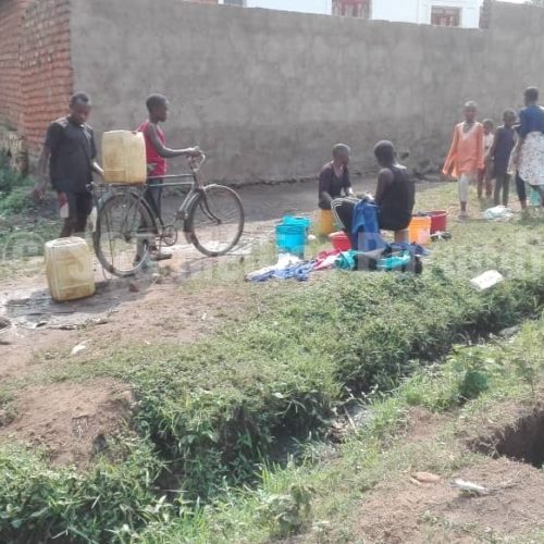 Makamba (Sud du pays) : Manque criant d&rsquo;eau potable au quartier Kigwati 1, les habitants obligés de s&rsquo;approvisionner dans des marais