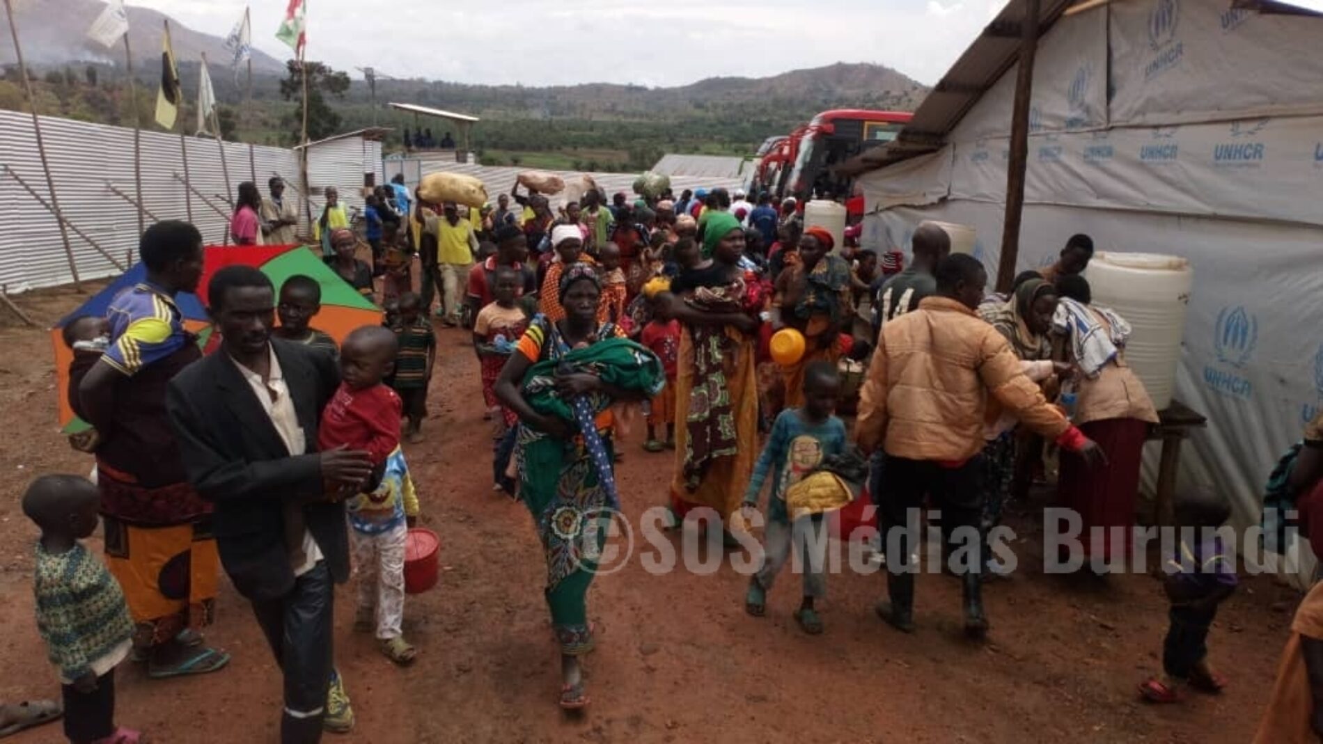 Vidéo – Ruyigi : arrivée du premier convoi de réfugiés après l&rsquo;accord de rapatriement entre gouvernements burundais et tanzanien