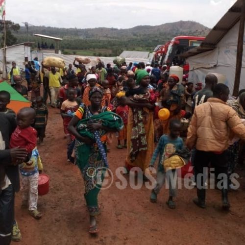 Vidéo – Ruyigi : arrivée du premier convoi de réfugiés après l&rsquo;accord de rapatriement entre gouvernements burundais et tanzanien