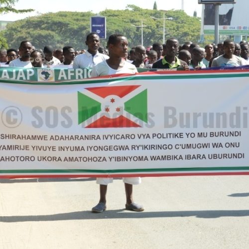 Burundi : la société civile proche du pouvoir manifeste contre la commission de Diène