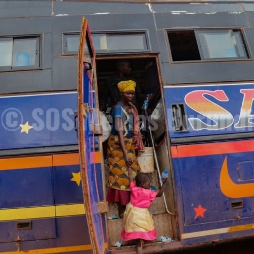 PHOTO DE LA SEMAINE – RUYIGI : premier groupe de réfugiés burundais rapatrié après la convention entre le gouvernement burundais et tanzanien