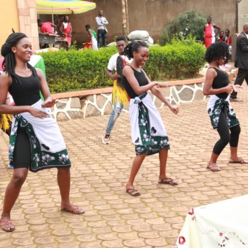KAMPALA : Collecte d’habits pour des réfugiés burundais démunis