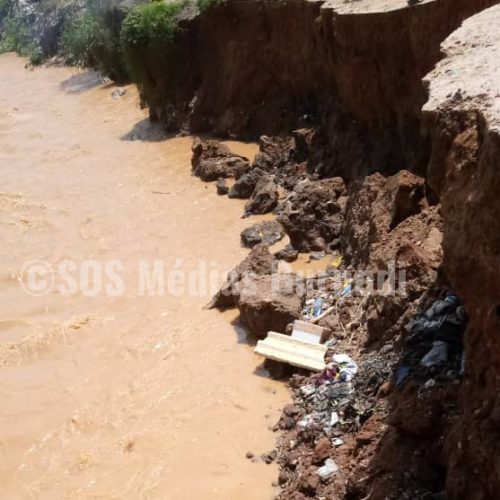 La rivière Ntahangwa menace un pont  à Buyenzi (Bujumbura)