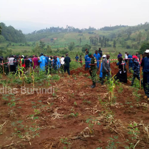 Exhumation des ossements des restes humains à Karusi (centre-est du Burundi)