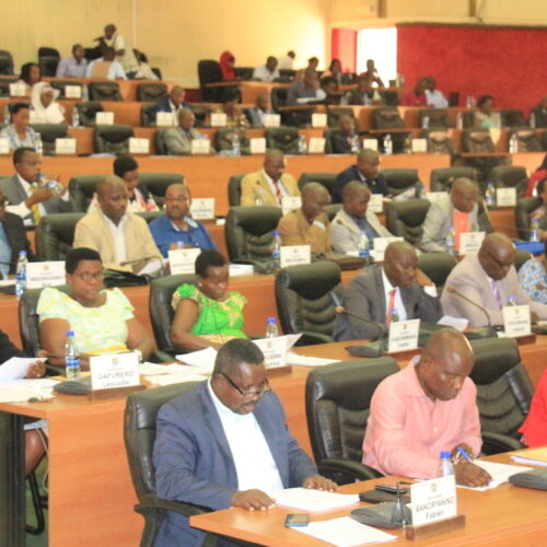 Le Sénat du Burundi rejette l’article du nouveau projet de loi exigeant un diplôme de licence  pour être administrateur communal