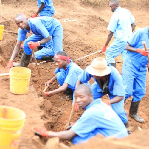 La CVR découvre de nouvelles fosses communes qui divisent les Burundais