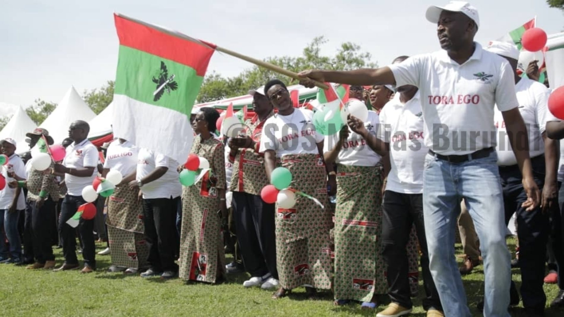 Nduta : un réfugié burundais surpris avec un drapeau du CNDD-FDD