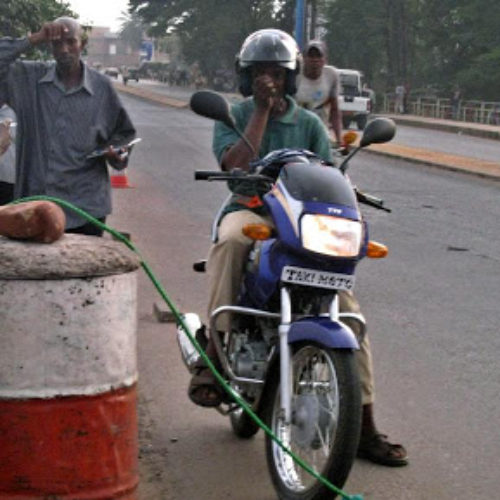 Makamba : un policier menace de mort des motards
