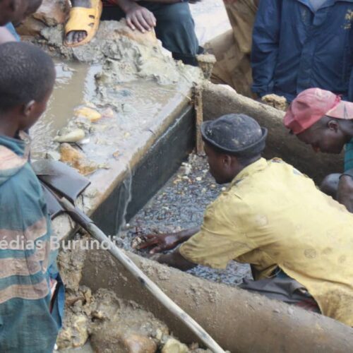 Gitobe-Bwambarangwe : la police a saisi de l’or, des orpailleurs reprochent aux autorités de vouloir monopoliser l’extraction