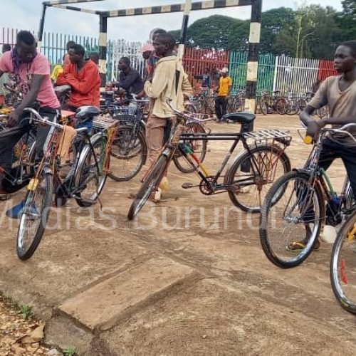 Photo de la semaine : Gitega : les conducteurs des taxis vélos dans la tourmente