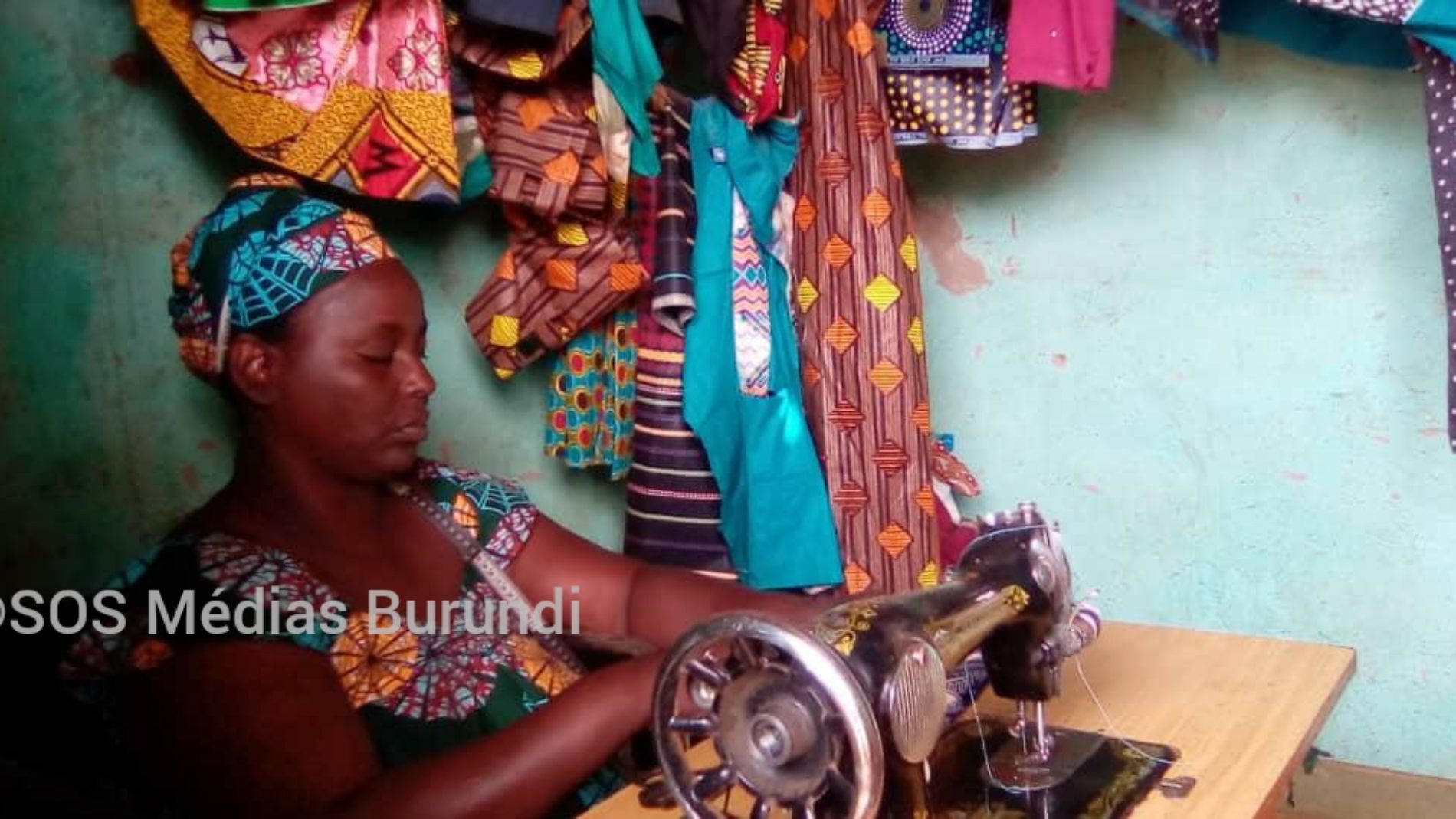 Nakivale (Ouganda) : une réfugiée vivant avec handicap qui fait vivre sa famille
