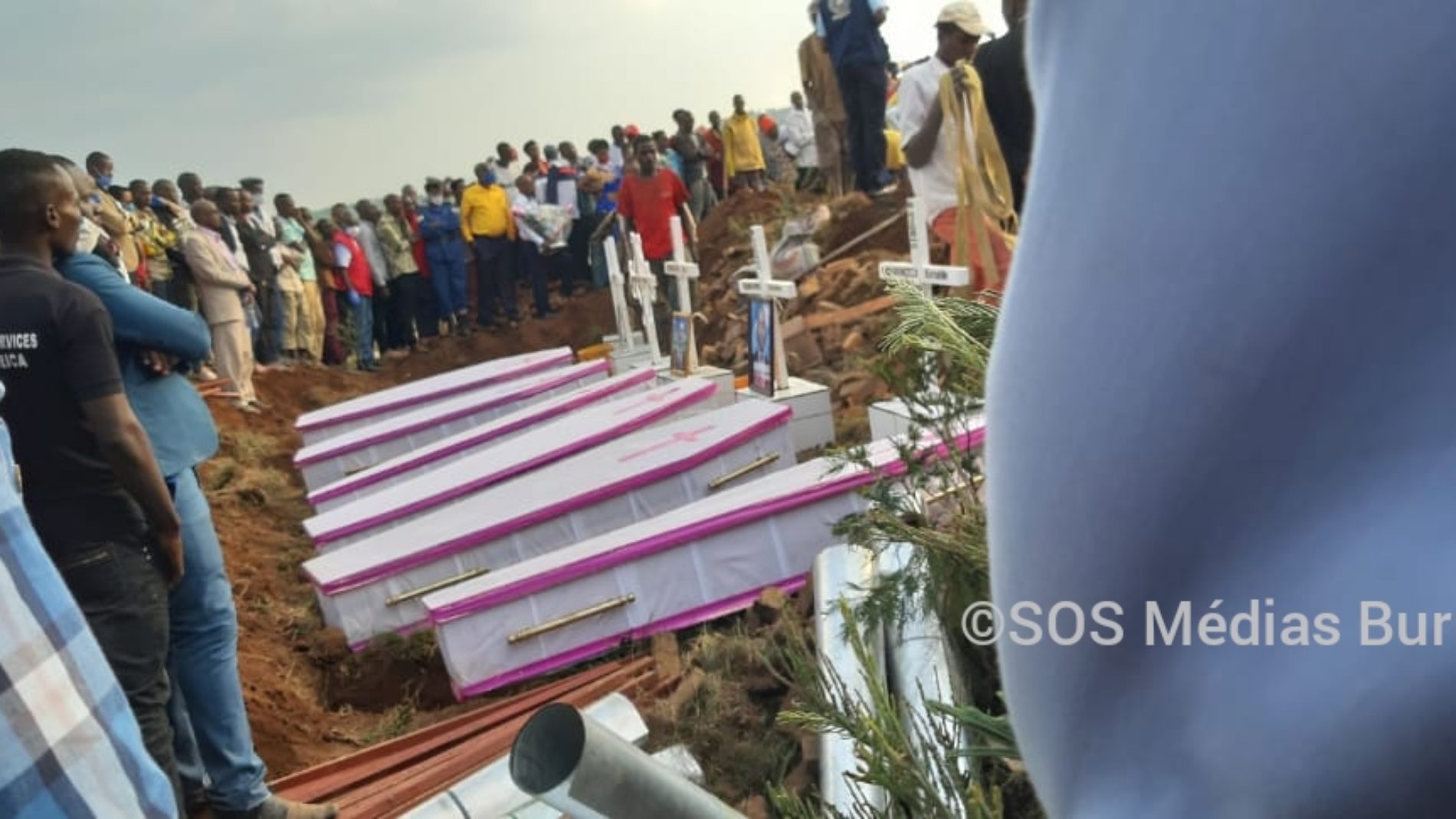 Attaque de Rutegama : les autorités refusent de compter les morts mais les enterrent