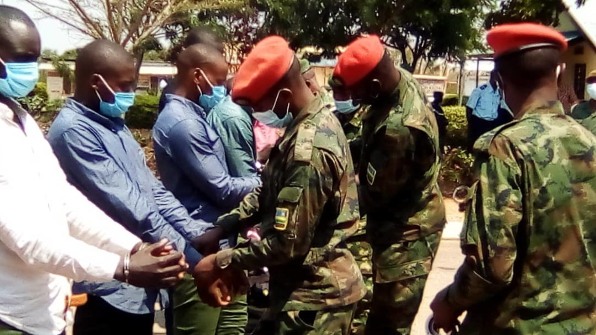 Photo de la semaine-Diplomatie : le Rwanda a remis 19 anciens rebelles au Burundi