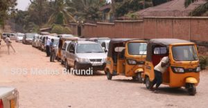 Des tricycles et véhiculés sur une station à Bujumbura