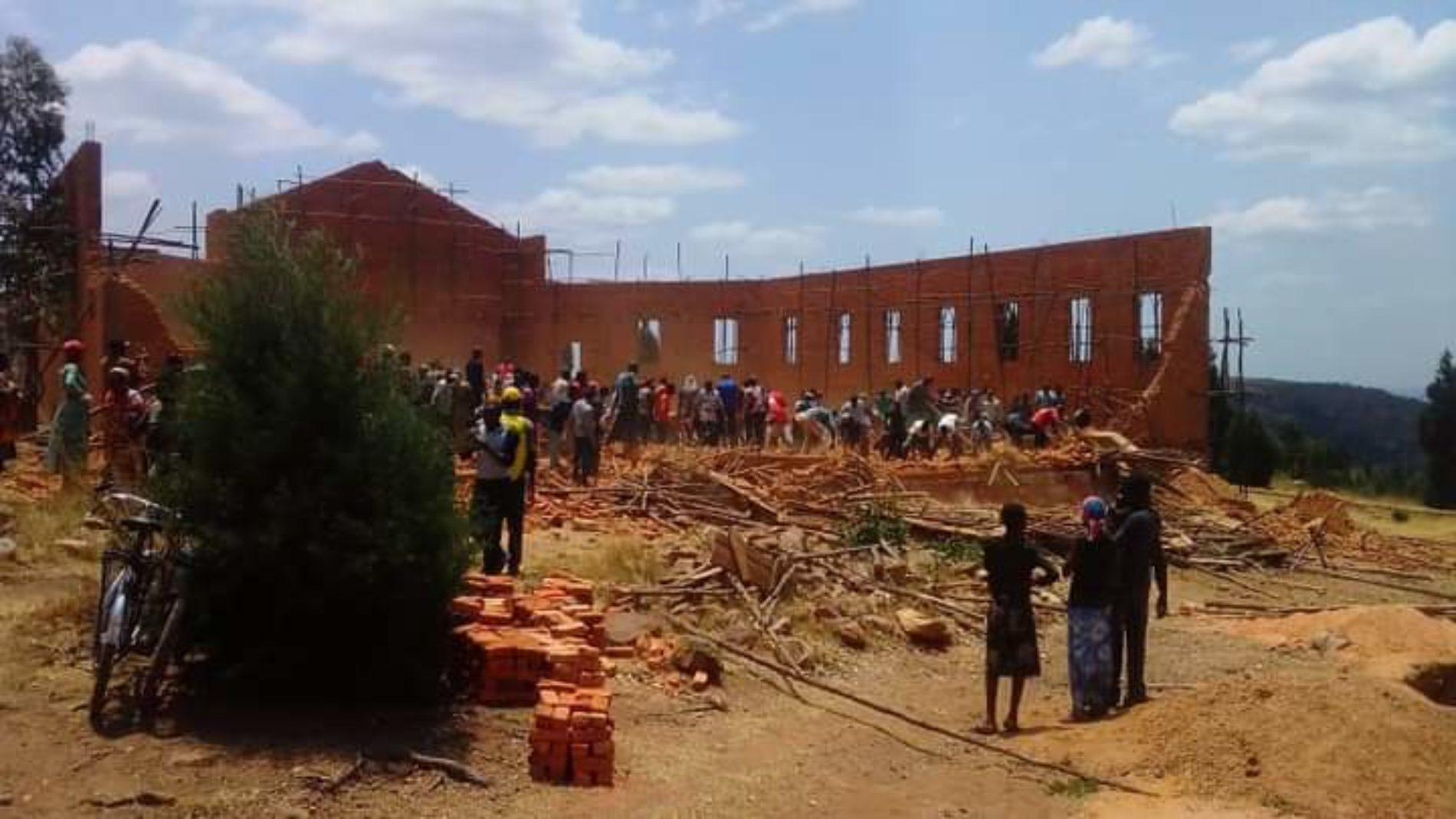 Gisagara : un écroulement d&rsquo;un mur sur un chantier fait plusieurs morts et blessés