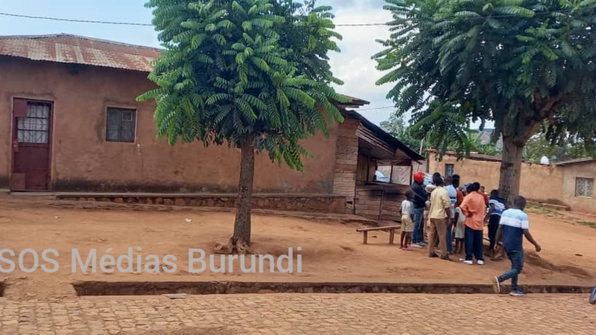 Gitega : une grenade explose, les renseignements achèvent un blessé (témoignages)