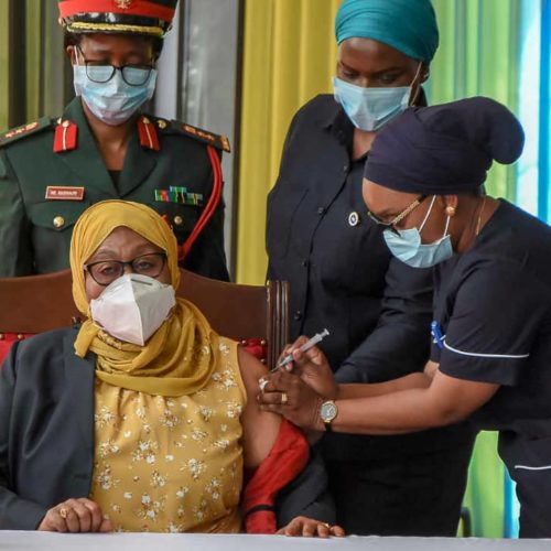 Covid-19 : la Tanzanie lance une campagne de vaccination dans les camps des réfugiés
