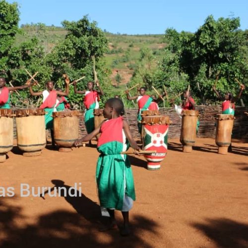 Burundi : des tambourinaires en partance pour les Émirats Arabes Unis cloués au sol