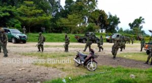 Traversée des militaires ougandais sur le sol congolais à la frontière de Nobili en chefferie de Watalinga