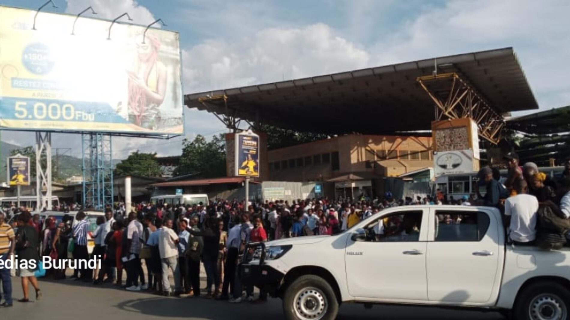 Photo de la semaine-Bujumbura : le manque de bus de transport en commun atteint son paroxysme
