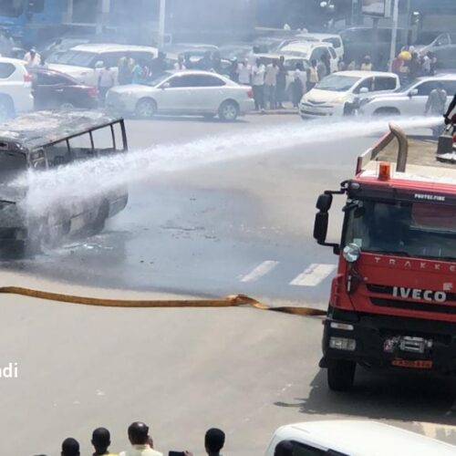 Bujumbura : un bus prend feu en plein centre- ville, les services de secours arrivent une heure après
