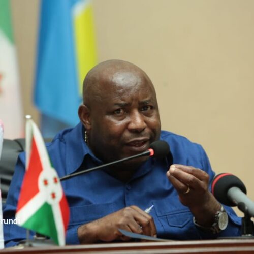 Burundi : le pays n&rsquo;a pas de devises pour s&rsquo;approvisionner en carburant mais en dispose pour construire un chemin de fer (le président Neva)
