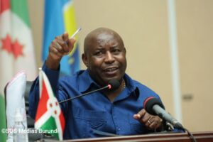 Le président Neva lors de sa toute première conférence de presse, le 10 mai 2022 à Bujumbura