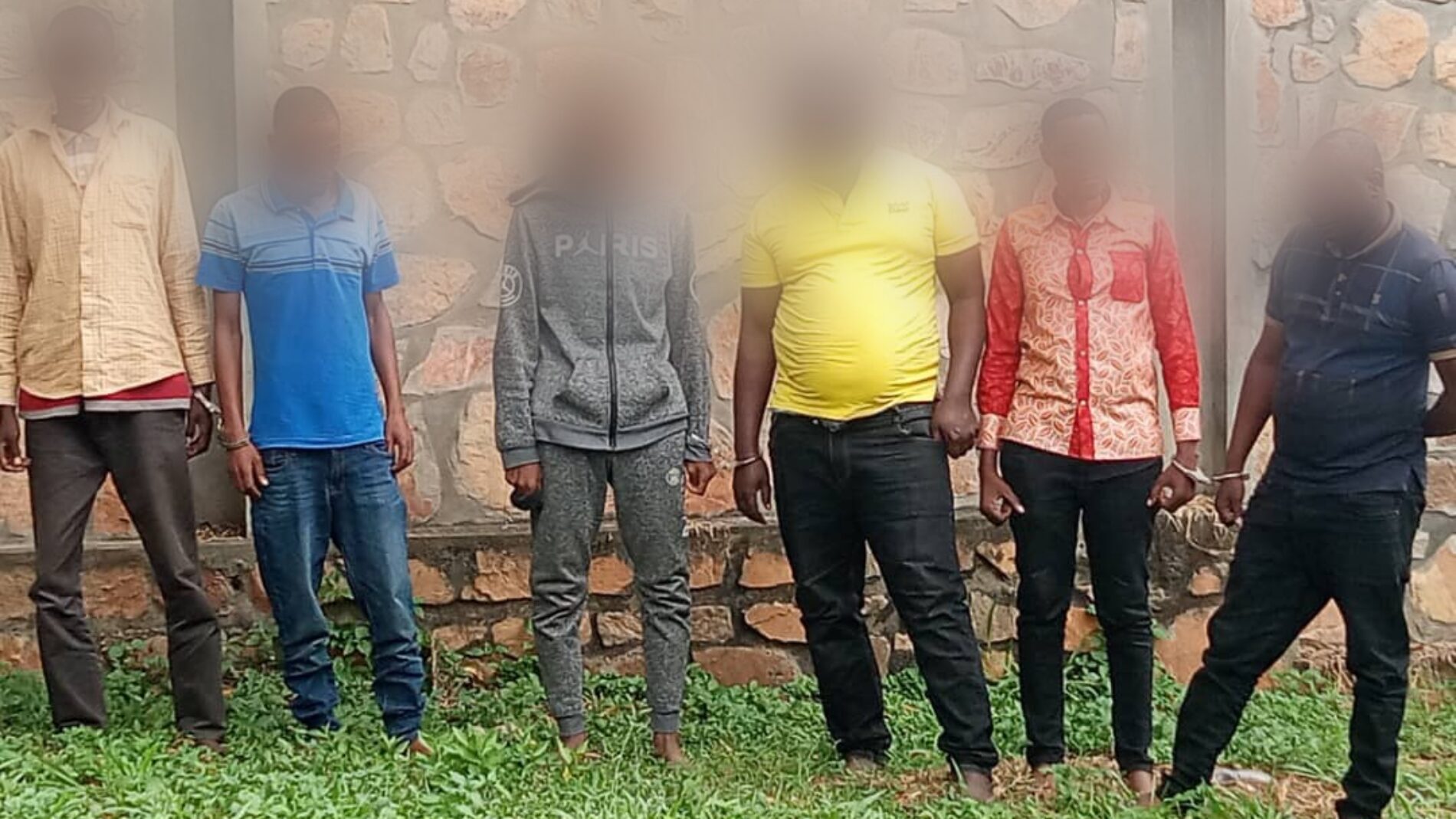 Burundi : six présumés auteurs du meurtre d’une belgo-burundaise présentés à la presse
