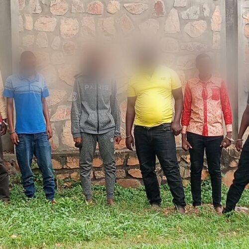 Burundi : six présumés auteurs du meurtre d’une belgo-burundaise présentés à la presse