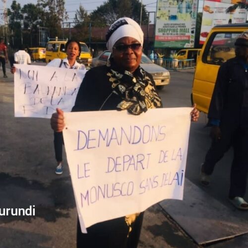 Photo de la semaine : des femmes manifestent dans la ville de Goma pour exiger le départ sans condition de la MONUSCO