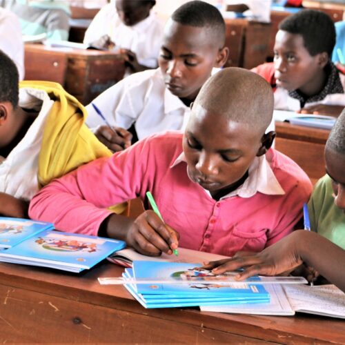 Burundi : plus de 16000 écoliers de la sixième année passent le test d&rsquo;entrée aux écoles d&rsquo; excellence