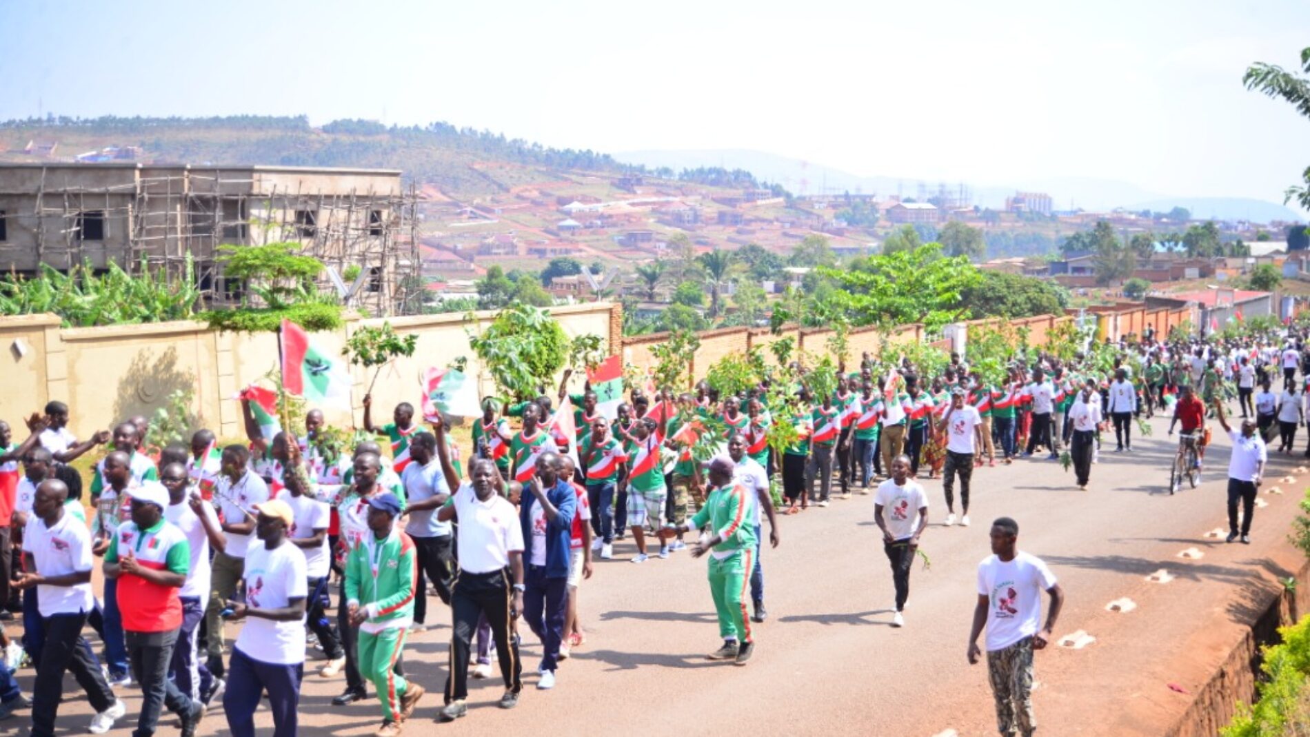 Photo de la semaine : des Imbonerakure manifestent pour soutenir le président Neva