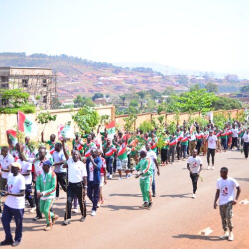Photo de la semaine : des Imbonerakure manifestent pour soutenir le président Neva
