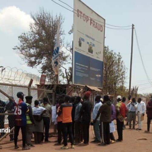 Dzaleka : refugees staged a sit-in in front of the UNHCR office