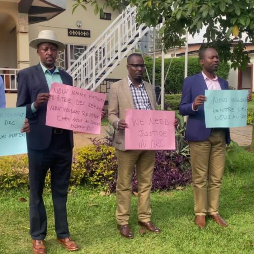 Photo of the week : Congolese refugees refer to embassies in Kigali