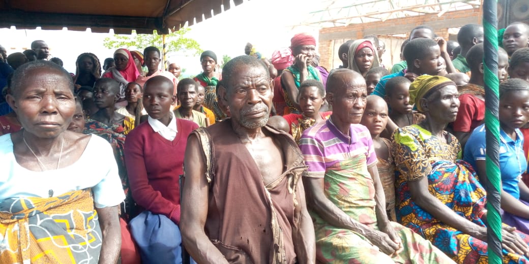 Des réfugiés burundais du camp de Nduta dans une rencontre avec des officiels tanzaniens