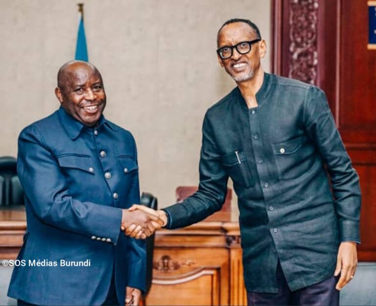 Les présidents Ndayishimiye et Kagame après leur tête-à-tête à Bujumbura, le 4 février 2023