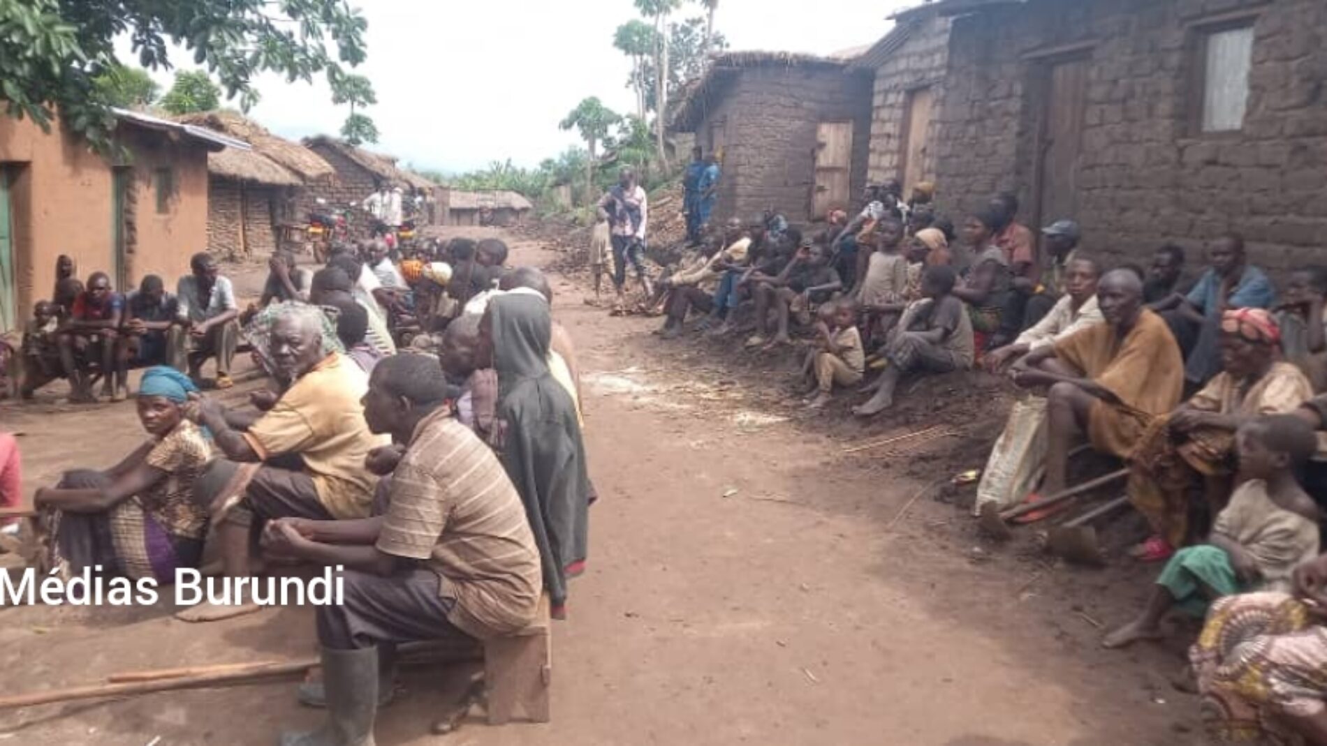 Photo de la semaine : le gouverneur de Cibitoke ordonne l&rsquo;évacuation immédiate de plus de 450 familles suite à la menace du choléra