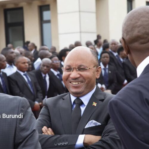 Gitega : Bunyoni a la possibilité d&rsquo;avoir un téléphone dans sa cellule, ce qui allonge la liste de ses péchés