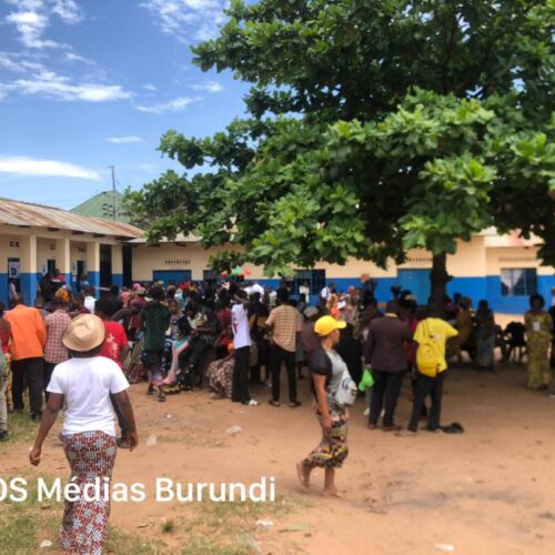 Uvira (RDC) : des milliers de Congolais venus voter en provenance du Burundi bloqués à la frontière