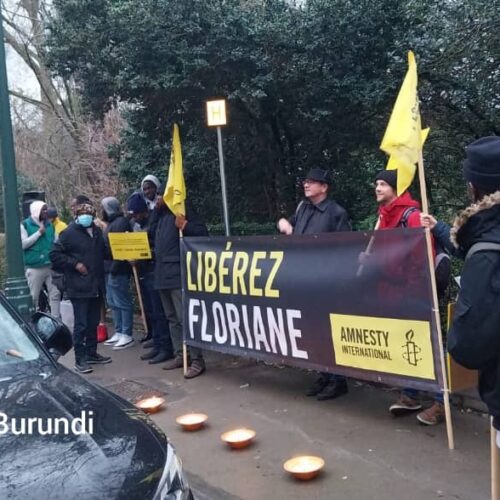 Photo de la semaine : rassemblement devant l&rsquo;ambassade du Burundi pour demander la libération de la journaliste Floriane Irangabiye