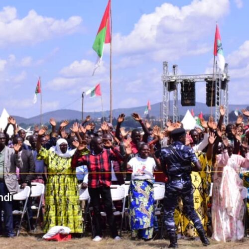 Giharo : une militante du CNDD-FDD blessée pour avoir pris part à un enterrement d&rsquo;un nouveau-né d&rsquo;un opposant