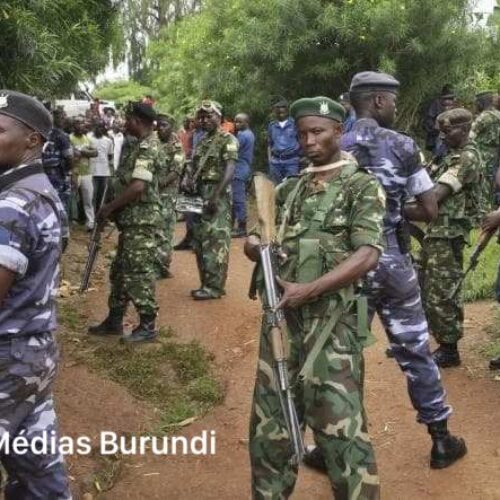 Photo de la semaine : des militaires et des Imbonerakure en masse sur la frontière burundo-rwandaise